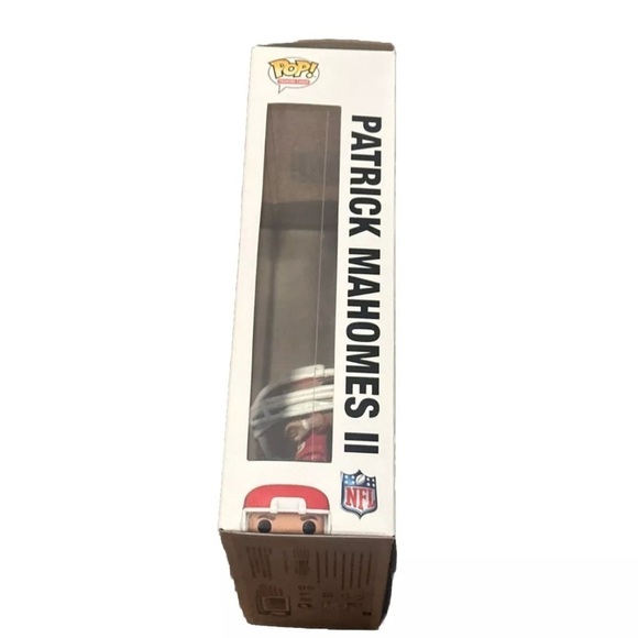 Patrick Mahomes Funko Pop #10 Jumbo Prizm Card NFL KC Chiefs Hail Mary Edition - Picture 4 of 6